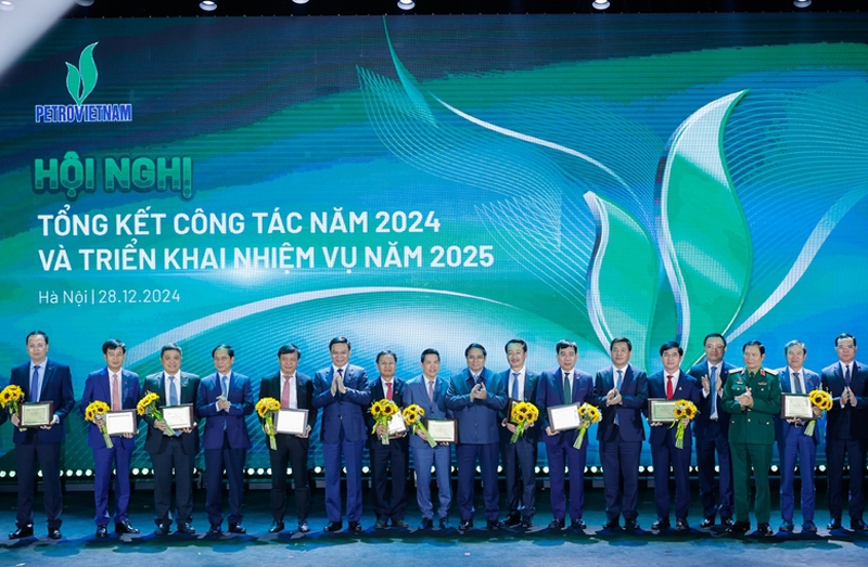 Thủ tướng dự Hội nghị tổng kết năm 2024, triển khai nhiệm vụ năm 2025 của Petrovietnam