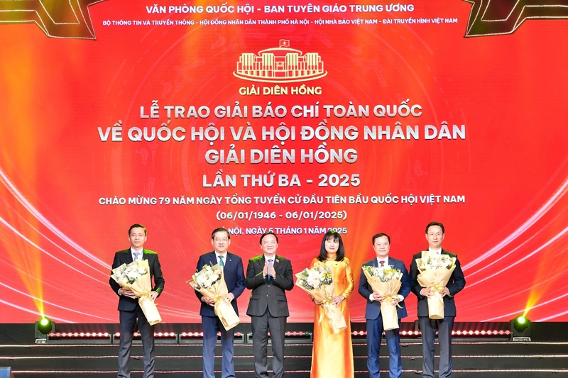 Vietcombank vinh dự 3 lần đồng hành cùng Lễ trao Giải báo chí toàn quốc về Quốc hội và HĐND