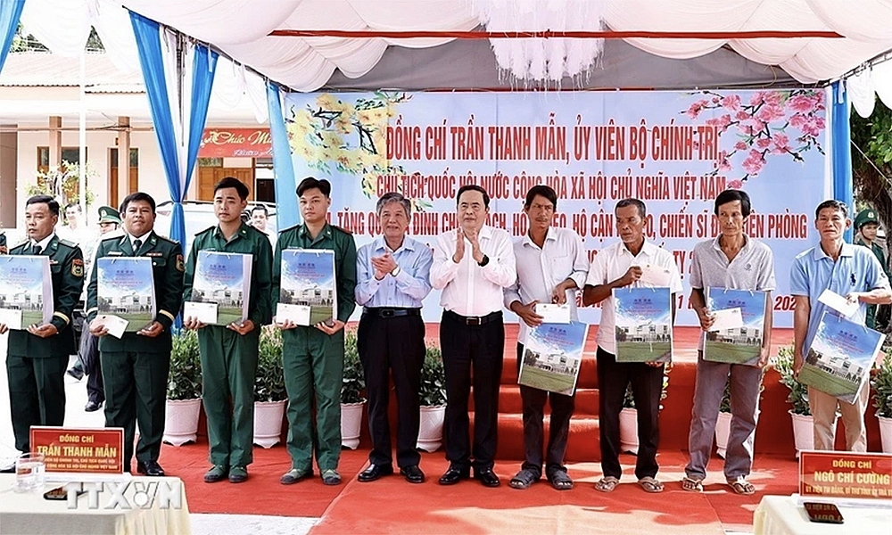 Chủ tịch Quốc hội: Tỉnh Trà Vinh quan tâm, chăm lo gia đình chính sách, hộ nghèo