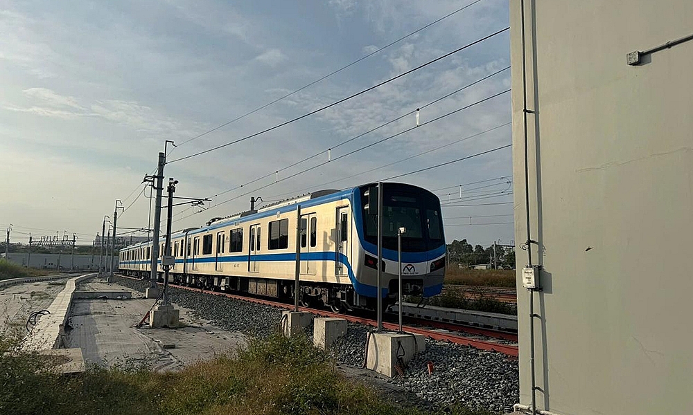 Thành phố Hồ Chí Minh: Tàu metro số 1 được rửa tự động, chỉ 15 phút mỗi đoàn