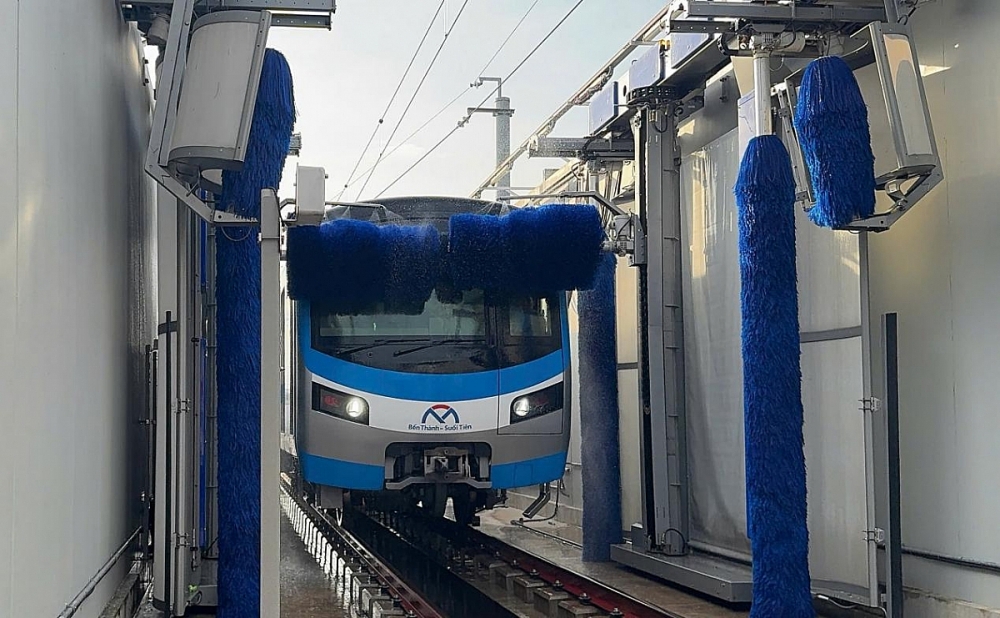 Thành phố Hồ Chí Minh: Tàu metro số 1 được rửa tự động, chỉ 15 phút mỗi đoàn