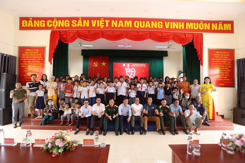 Chương trình mang mùa Xuân 2025: Tết đến Xuân về thương trẻ thơ