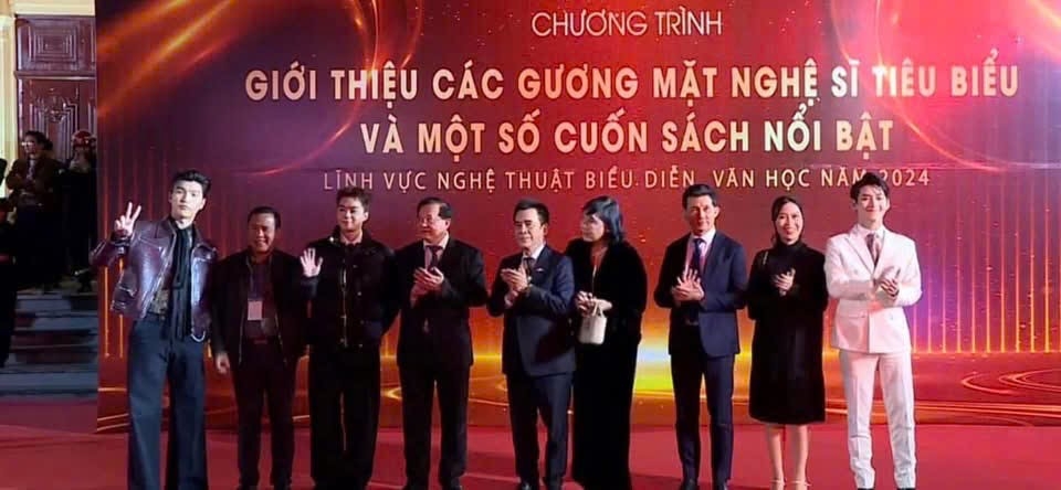 Bộ Văn hóa, Thể thao và Du lịch vinh danh Anh Trai “Say Hi” là chương trình biểu diễn nổi bật 2024