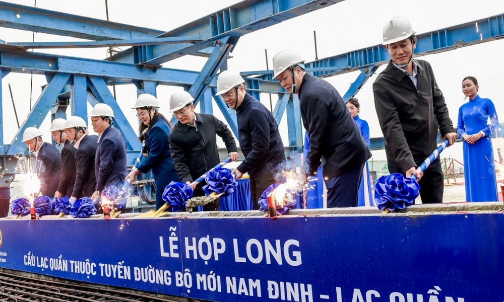 Nam Định: Hợp long cầu Lạc Quần bắc qua sông Ninh Cơ