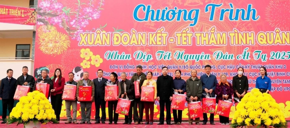 Vĩnh Phúc: “Xuân đoàn kết – Tết thắm tình quân dân”