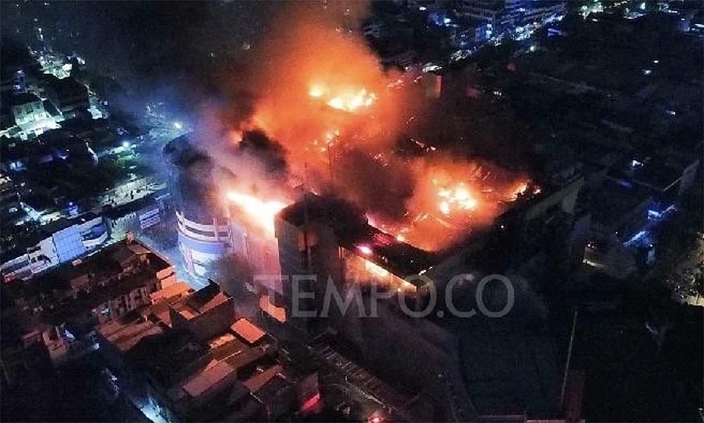 Indonesia: Cháy trung tâm thương mại tại khu đông dân cư, 7 người mất tích