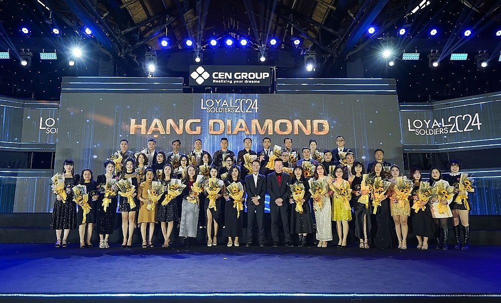 Shark Hưng “cực cháy” tại Cen Awards 2024: Cen Up