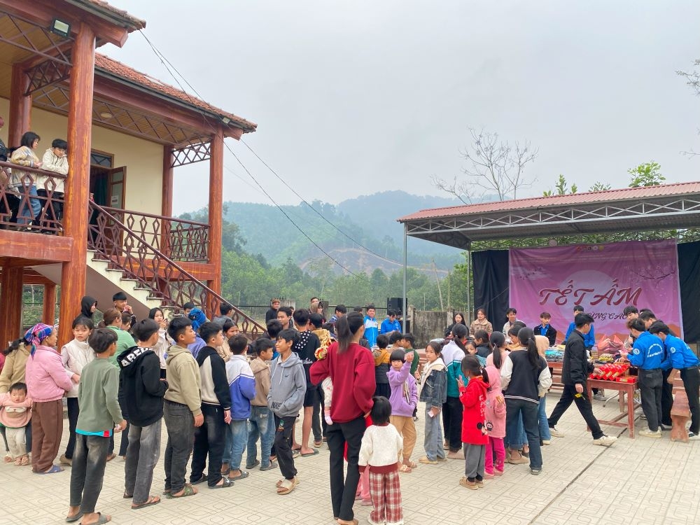 Hành trình mang Tết ấm tới các gia đình, học sinh có hoàn cảnh khó khăn tại Thường Xuân, Thanh Hóa