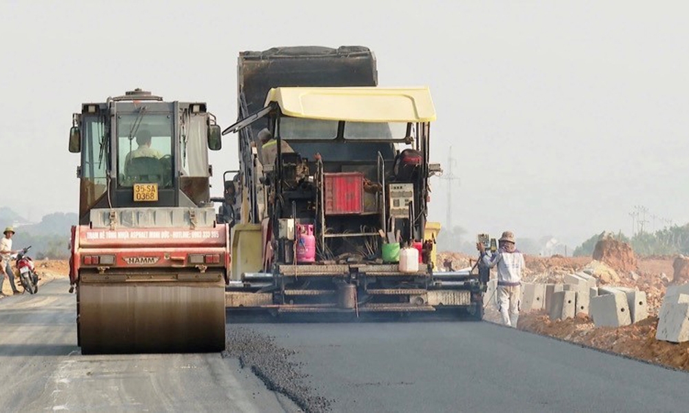 Ninh Bình: Công trường xây dựng tuyến đường Đông – Tây ngày giáp Tết