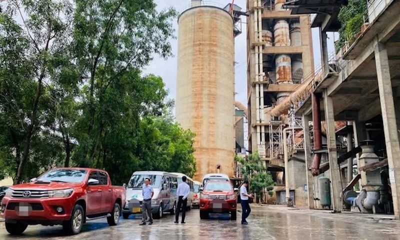 Nghệ An: Sập mảng bám thành silo đựng xi măng, 3 lao động tử vong