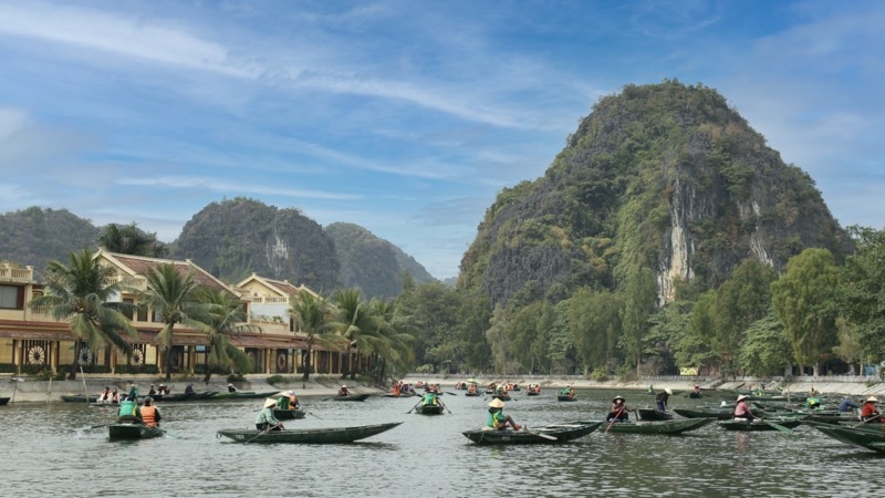 Ninh Bình: Nhộn nhịp khách du lịch dịp Tết Nguyên đán Ất Tỵ