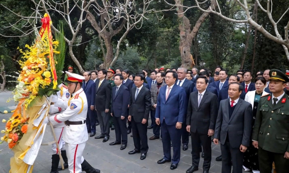 Vĩnh Phúc: Lãnh đạo tỉnh dâng hương nhân kỷ niệm 95 năm Ngày thành lập Đảng Cộng sản Việt Nam