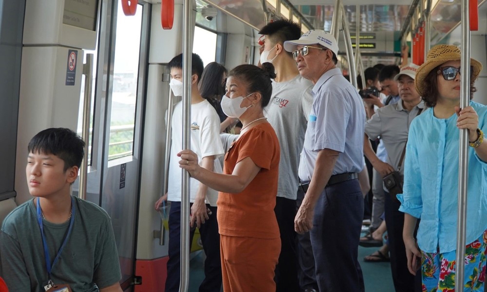 Hai tuyến Metro của Hà Nội có gần 75.000 lượt hành khách đi tàu dịp Tết