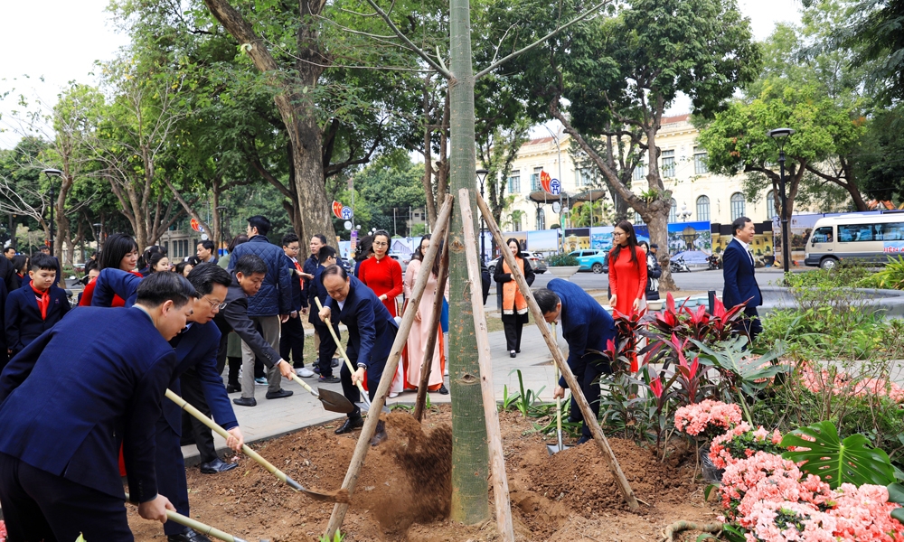 Hoàn Kiếm (Hà Nội): Phát động Tết Tết trồng cây đời đời nhớ ơn Bác Hồ” Xuân Ất Tỵ năm 2025