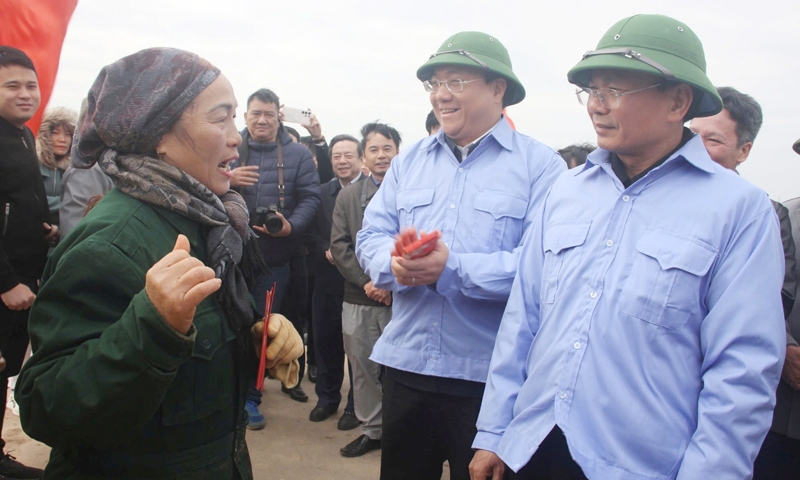 Lãnh đạo tỉnh Vĩnh Phúc xuống đồng, động viên nông dân sản xuất đầu Xuân