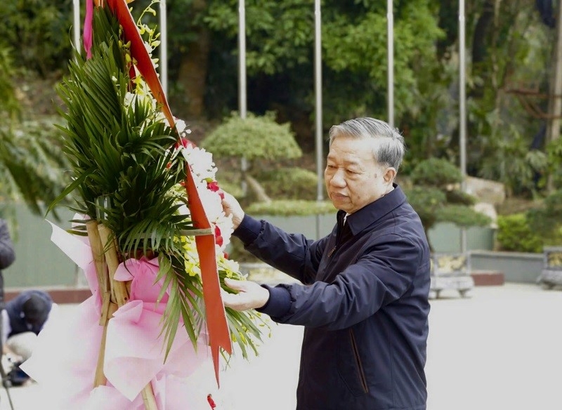 Tổng Bí thư Tô Lâm dâng hương tưởng niệm các Vua Hùng