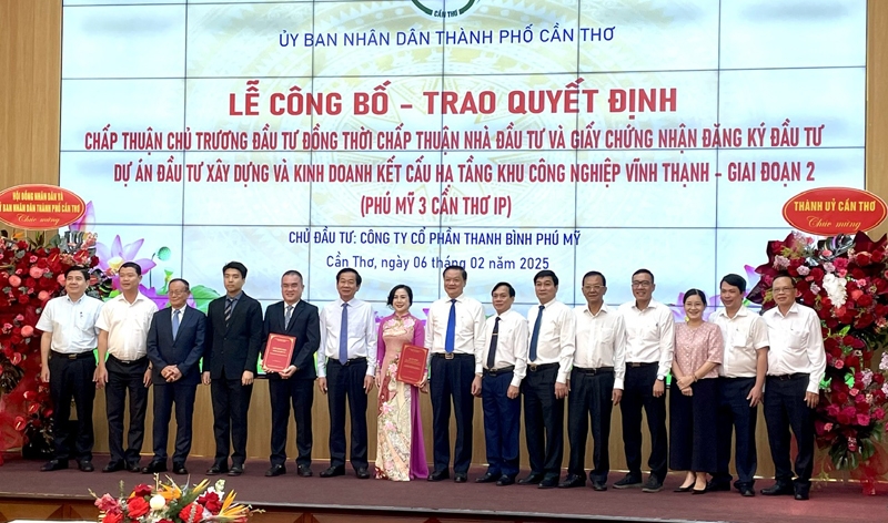 Cần Thơ trao chứng nhận đầu tư khu công nghiệp hơn 7.800 tỷ đồng