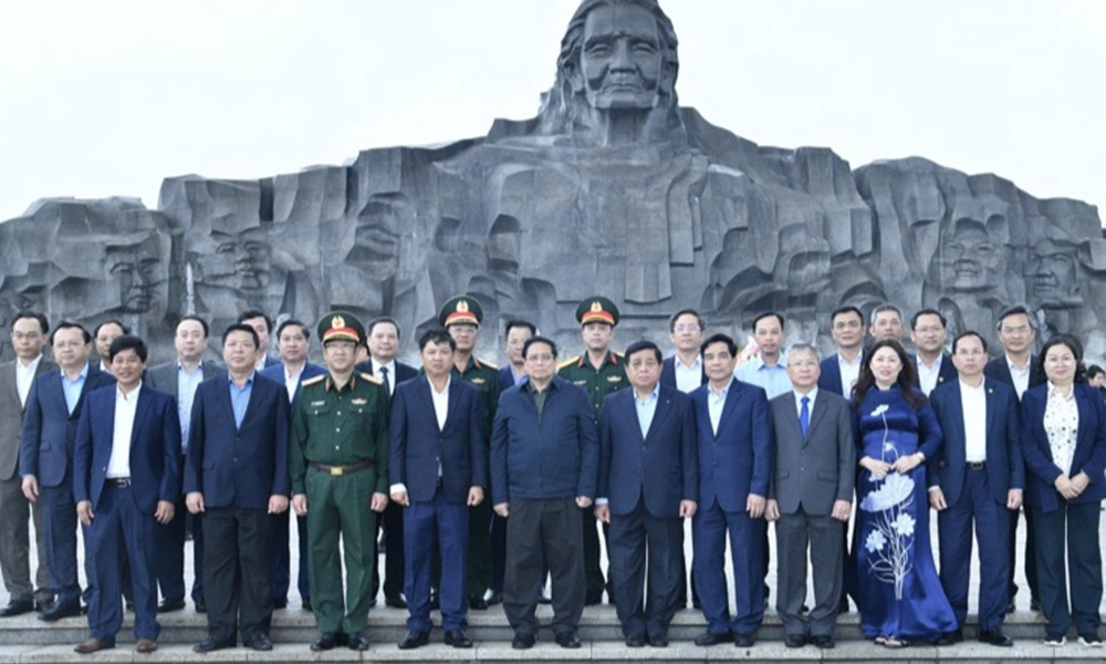 Thủ tướng Phạm Minh Chính tưởng niệm các Anh hùng liệt sĩ và Mẹ Việt Nam Anh hùng tại tỉnh Quảng Nam