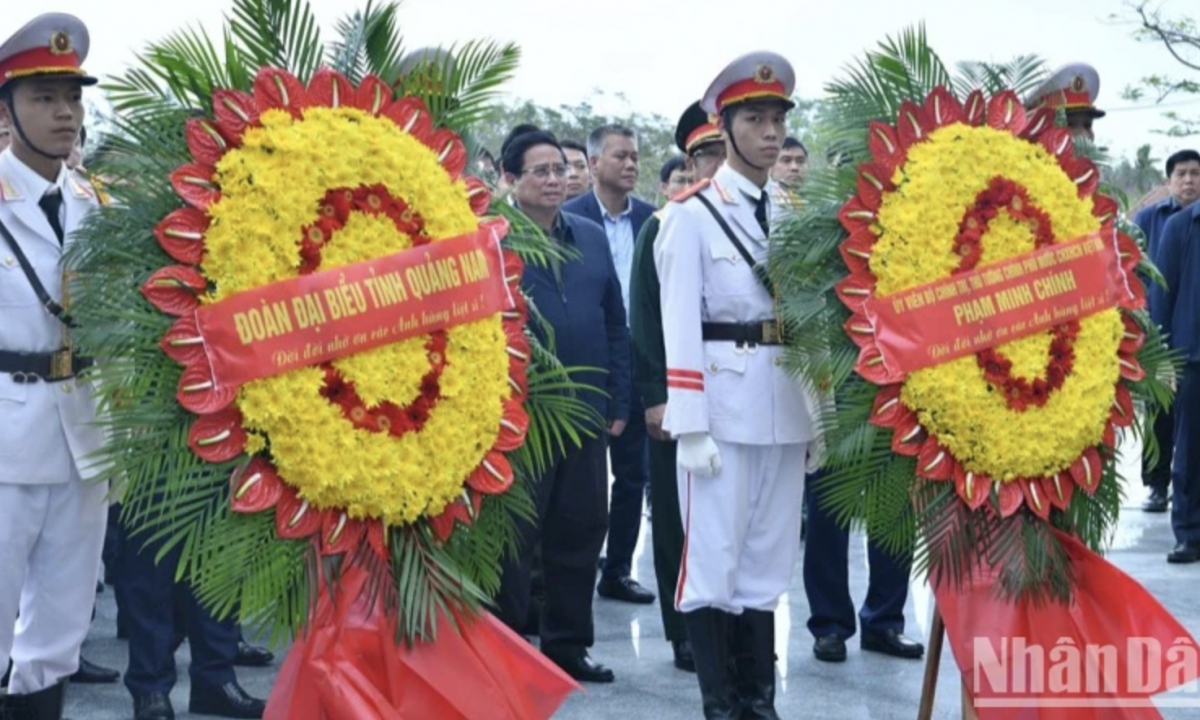 Thủ tướng Phạm Minh Chính tưởng niệm các Anh hùng liệt sĩ và Mẹ Việt Nam Anh hùng tại tỉnh Quảng Nam