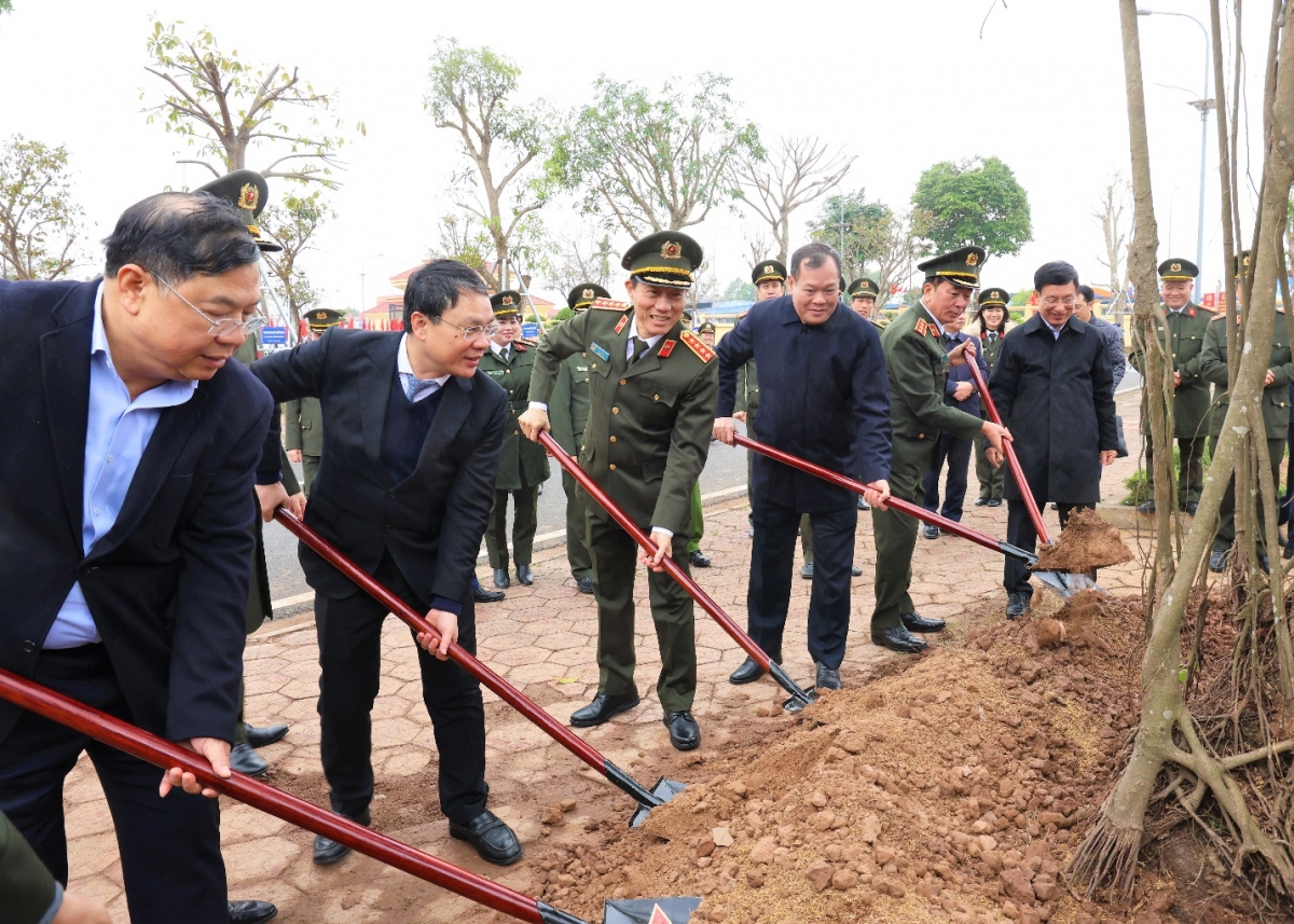 Bộ Công an tổ chức Lễ phát động “Tết trồng cây năm 2025 – Vì một Việt Nam xanh” tại Nam Định