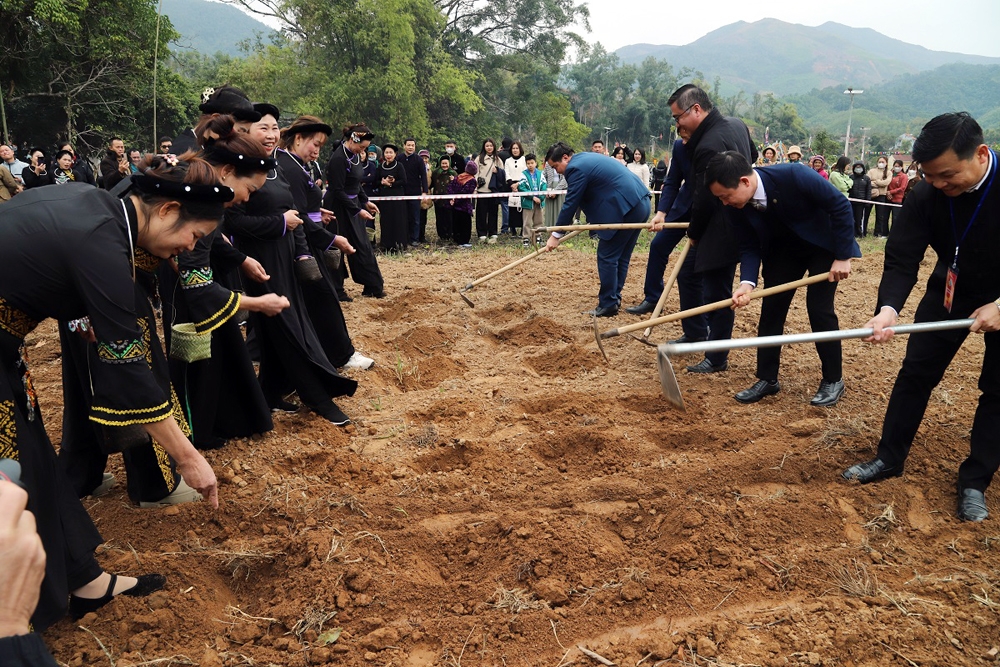 Du xuân khám phá văn hóa dân tộc ở Tiên Yên