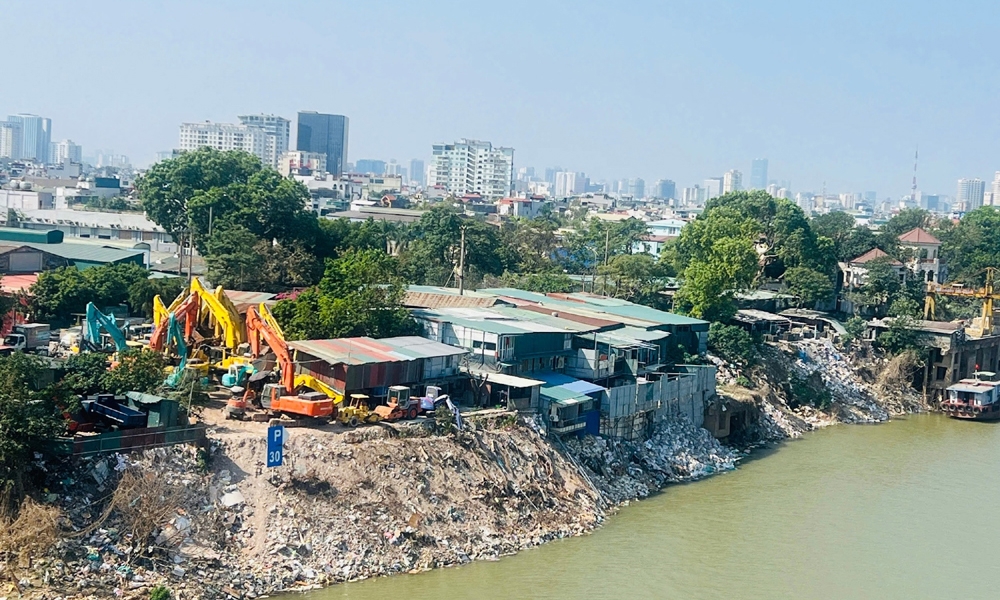 Hai Bà Trưng (Hà Nội): Tăng cường kiểm tra các hạng mục, công trình trên khu đất bờ vở sông Hồng