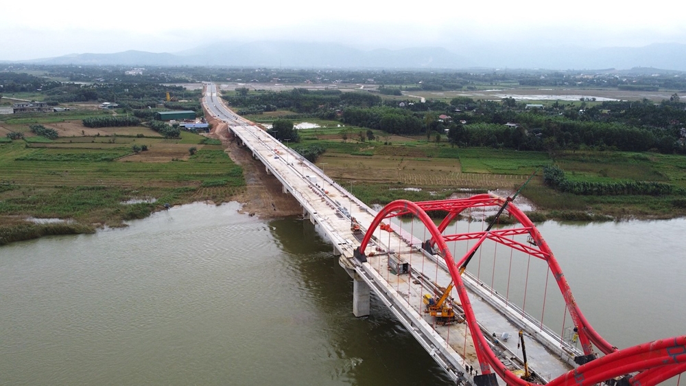 Quảng Ngãi: Cần tập trung đầu tư hoàn thiện hạ tầng chiến lược