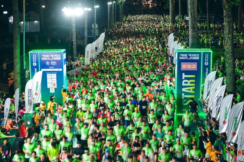 VPBank VnExpress Marathon Ho Chi Minh City Midnight - cung đường sôi động rực ánh sáng