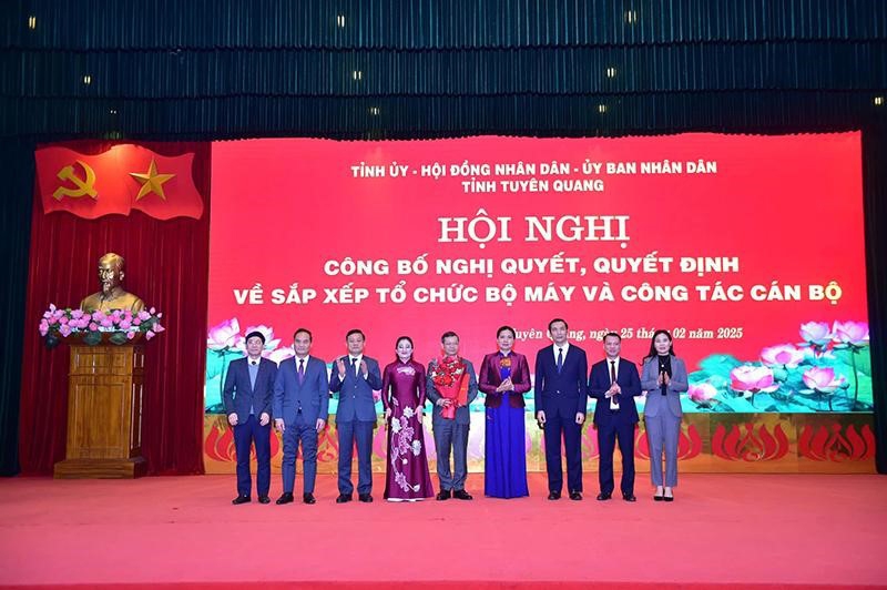 Tuyên Quang: Công bố Nghị quyết, Quyết định về sắp xếp tổ chức bộ máy, công tác cán bộ