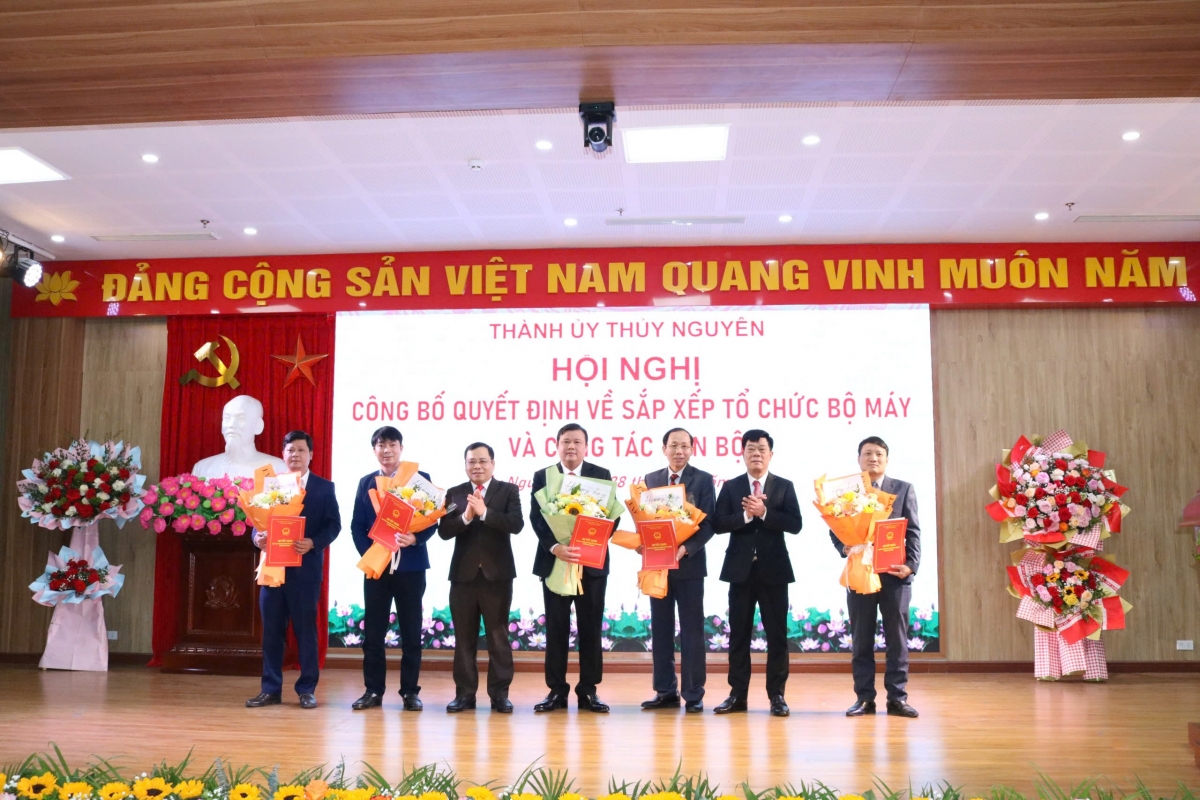 Thuỷ Nguyên (Hải Phòng): Công bố các quyết định về sắp xếp tổ chức bộ máy và công tác cán bộ