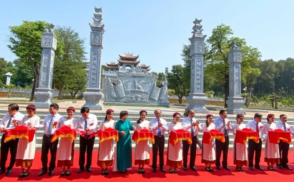 Thủ tướng Nguyễn Xuân Phúc dự Lễ khánh thành đền Chung Sơn tại Nghệ An