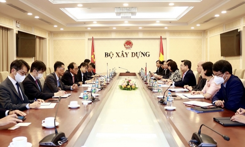 Bộ trưởng Bộ Xây dựng tiếp Đại sứ Hàn Quốc tại Việt Nam