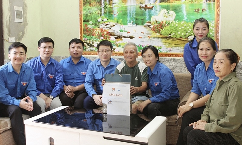Tuổi trẻ Bộ Xây dựng tri ân các gia đình chính sách tại huyện Thanh Trì, Hà Nội