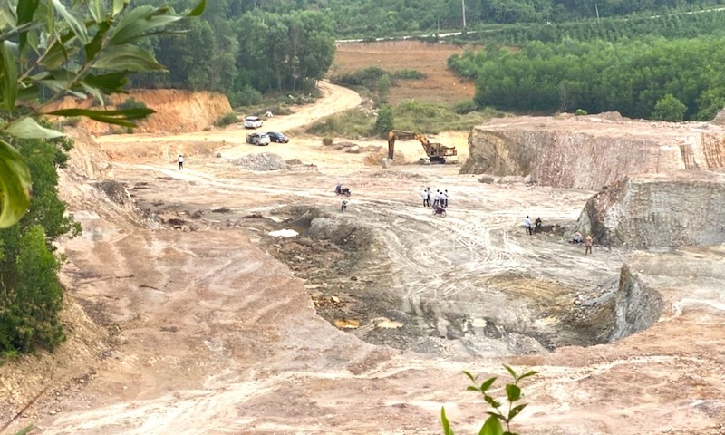 Quảng Ngãi: Kiến nghị đình chỉ hoạt động mỏ đất Dông Cây Dừa của Công ty TNHH Lý Tuấn để tránh hậu quả pháp lý