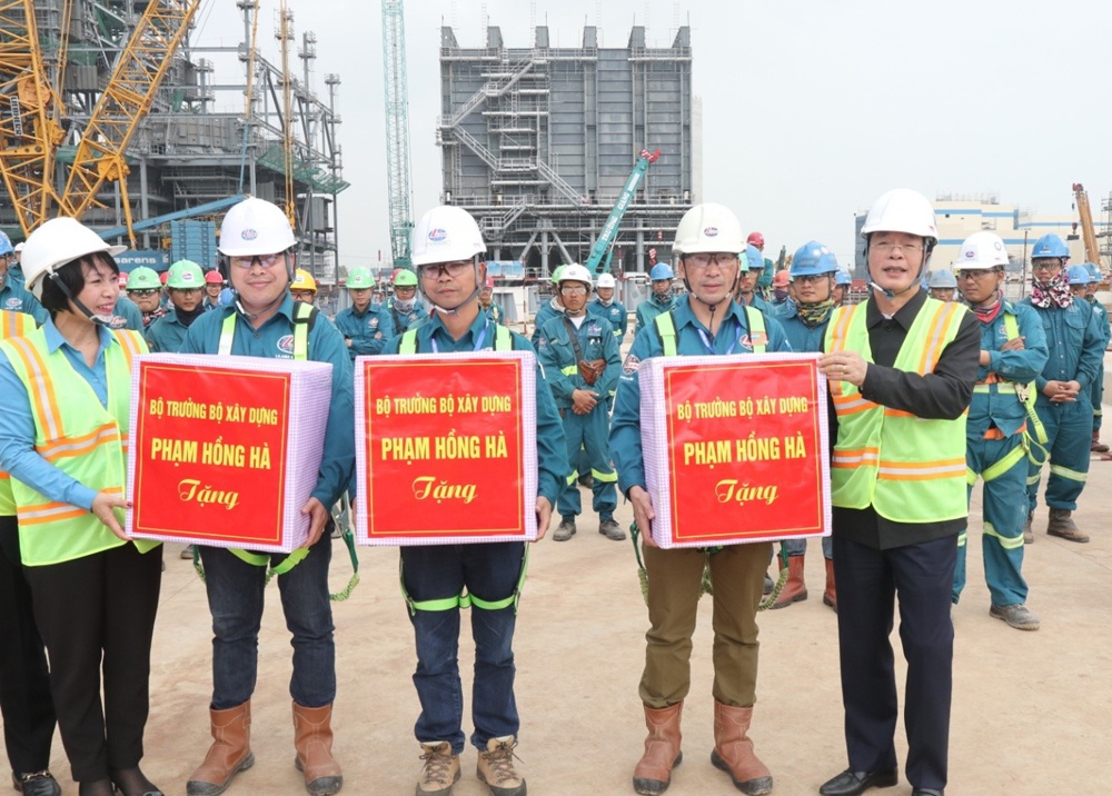 Bộ trưởng Phạm Hồng Hà chúc Tết người lao động ngành Xây dựng