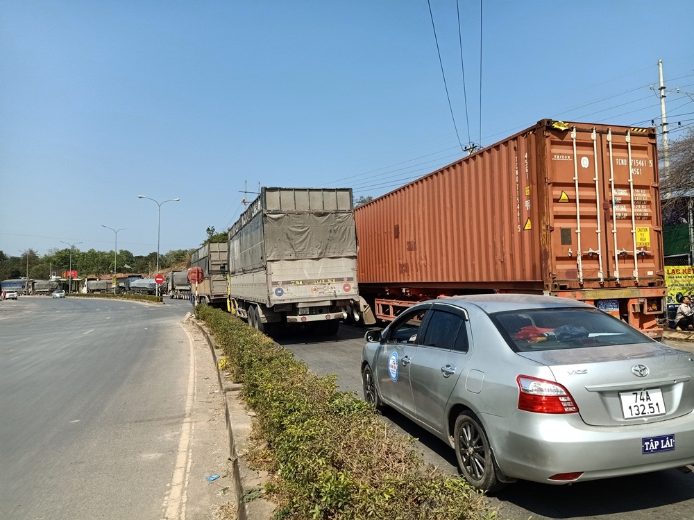 Quảng Trị: Nguy cơ mất an toàn giao thông trên Quốc lộ 9 đoạn qua thị trấn Lao Bảo