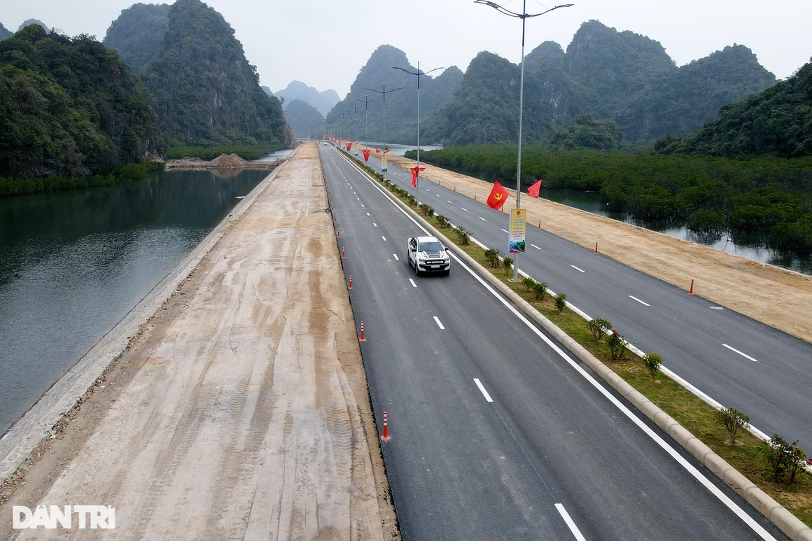 toan canh tuyen duong bao bien xuyen vinh ha long