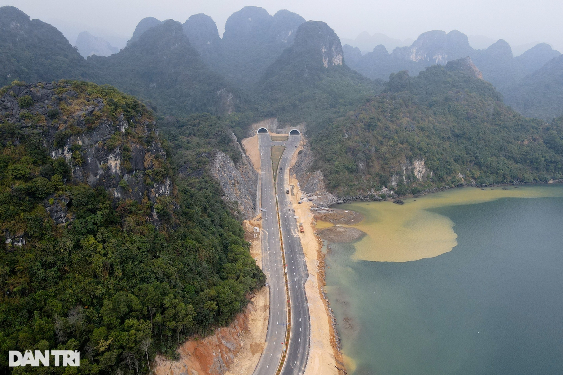 toan canh tuyen duong bao bien xuyen vinh ha long