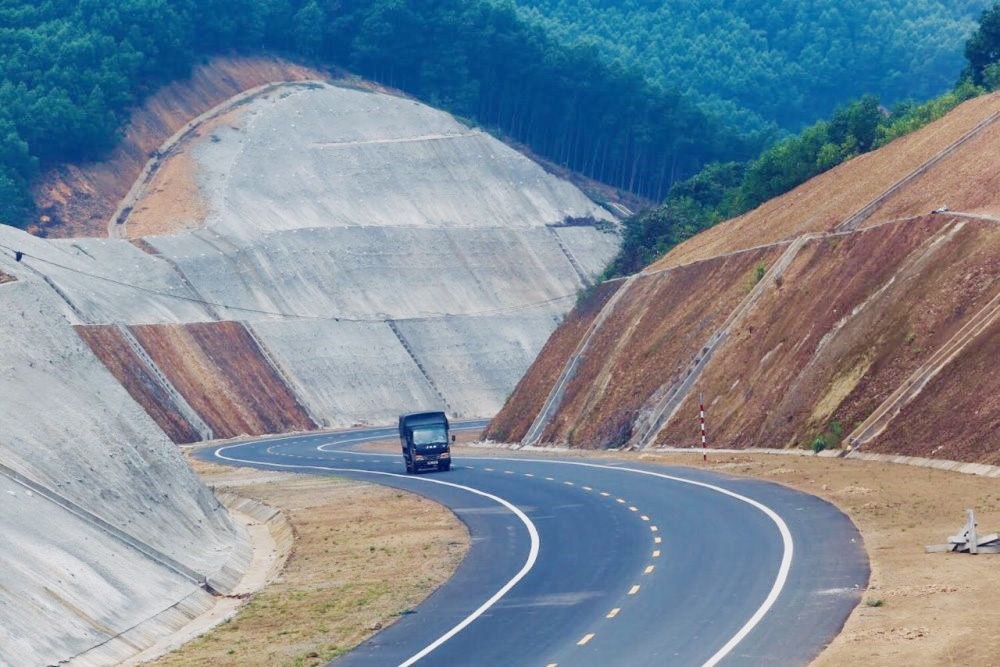 Dự án đường cao tốc Cam Lộ - La Sơn đang vướng mặt bằng