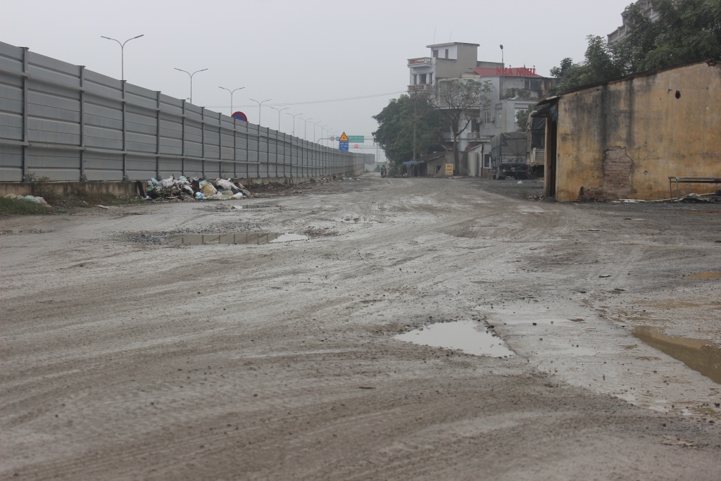 Hà Nội: Người dân khốn khổ vì đường gom cao tốc Pháp Vân – Cầu Giẽ chậm tiến độ