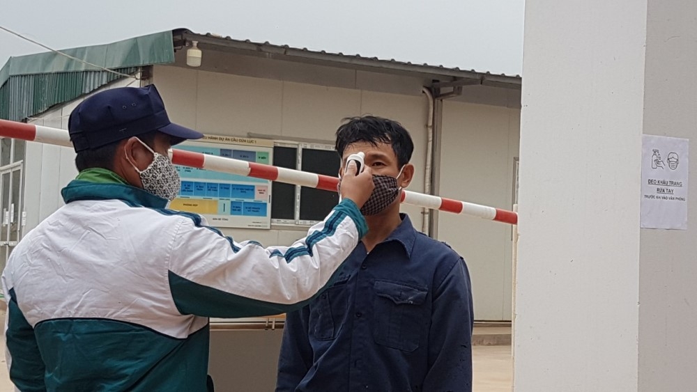 Quảng Ninh: Công trường xây dựng cầu Cửa Lục I vững vàng chống dịch Covid-19