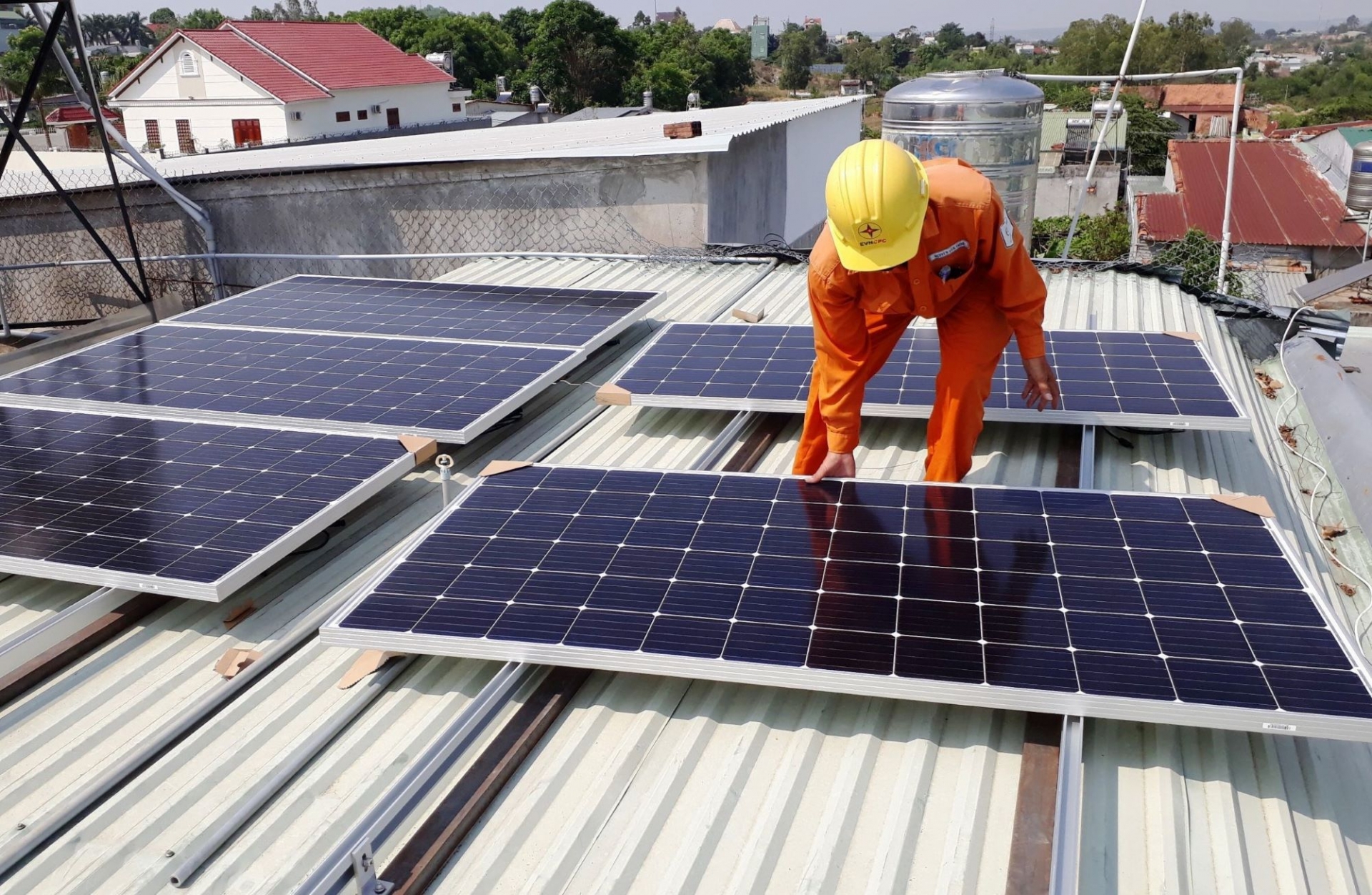 Kỹ thuật an toàn cho công trình xây dựng lắp đặt điện mặt trời mái nhà