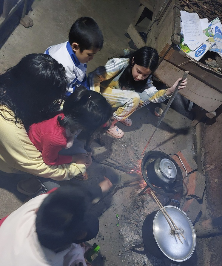 Hà Tĩnh: Người dân miền núi đón Giao thừa bên bếp lửa