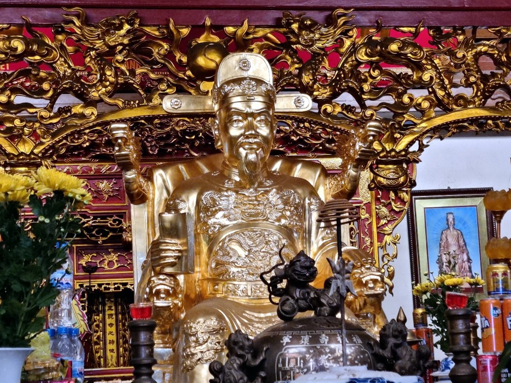 Tiến sỹ Vũ Phi Hổ - Tượng thờ dát vàng đầu tiên ở Quảng Ninh