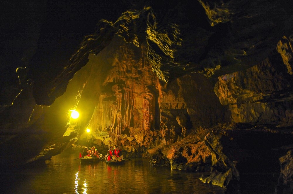 kham pha ninh binh vung dat hap dan khach du lich