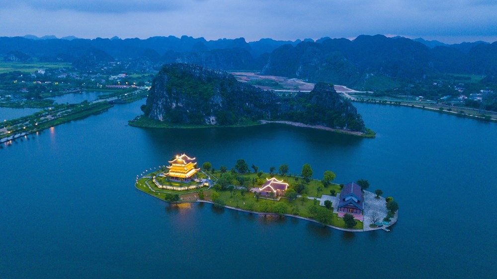 kham pha ninh binh vung dat hap dan khach du lich