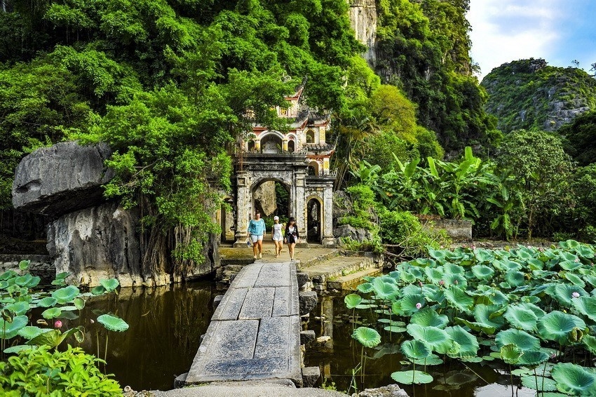 kham pha ninh binh vung dat hap dan khach du lich