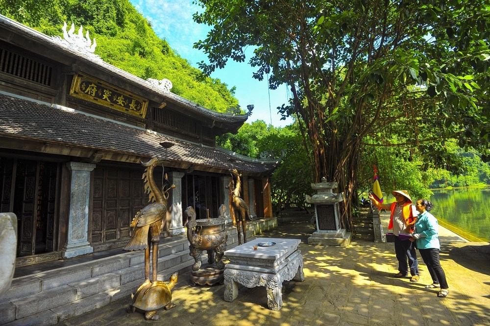 kham pha ninh binh vung dat hap dan khach du lich