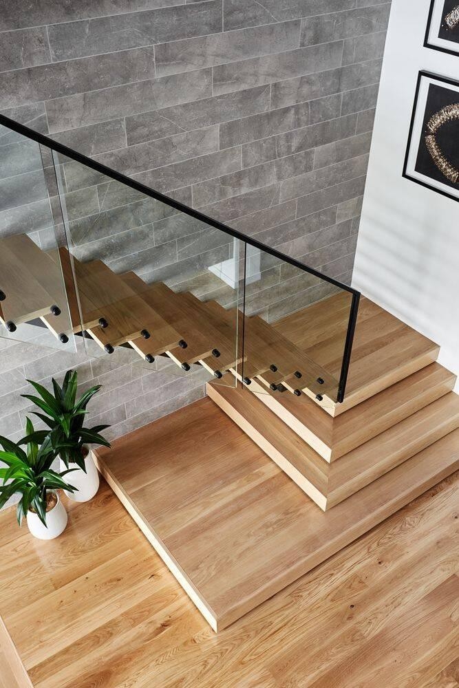 Những mẫu cầu thang gỗ hiện đại, đơn giản làm ngôi nhà ấn tượng hơn.