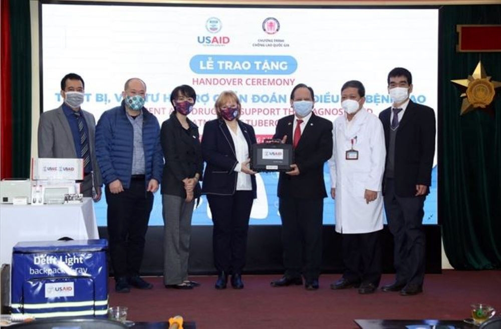 USAID trao tặng thiết bị và thuốc điều trị bệnh lao cho Việt Nam